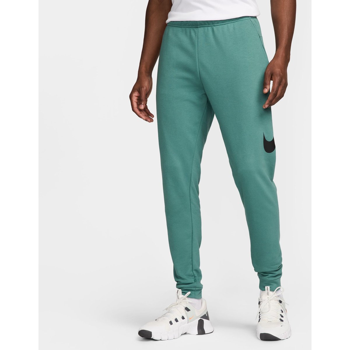 Nike Dri-FIT Taper Sporthose FA Swoosh Herren – BICOASTAL/BLACK