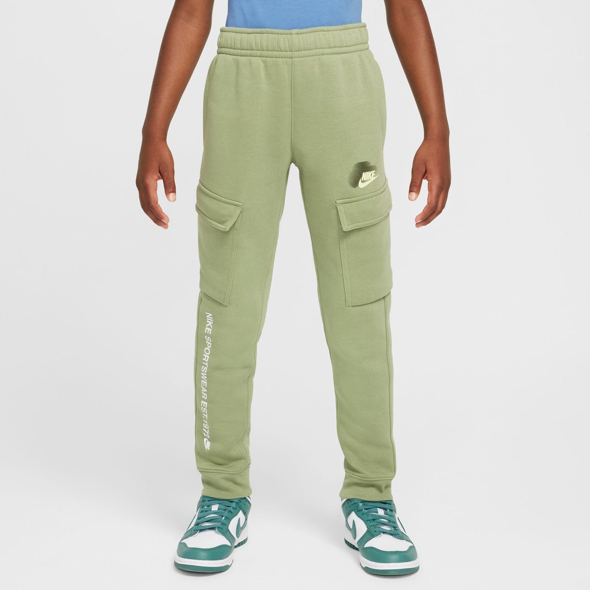 Nike Sporthose Sportswear Standard Issue – OIL GREEN
