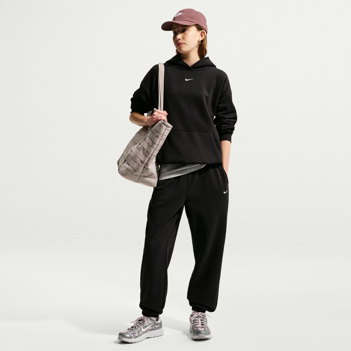 Nike Hose STUDIO FLEECE – BLACK/WHITE
