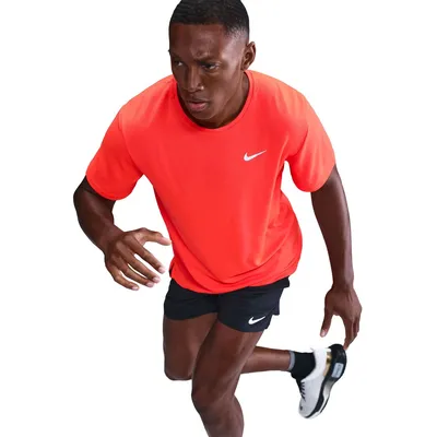 Nike Dri-FIT UV Miler Laufshirt Kurzarm Herren – Leuchtpurpurrot / Silber reflektierend