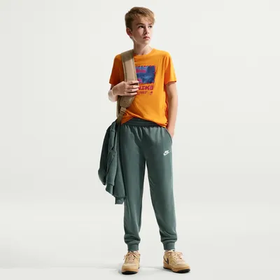 Nike Sportswear Club FT Jogger LBR Kinder – MINERAL SLATE/WHITE