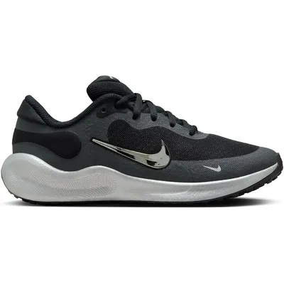 NIKE REVOLUTION 7 SE (GS) – BLACK/METALLIC SILVER-ANTHRACITE